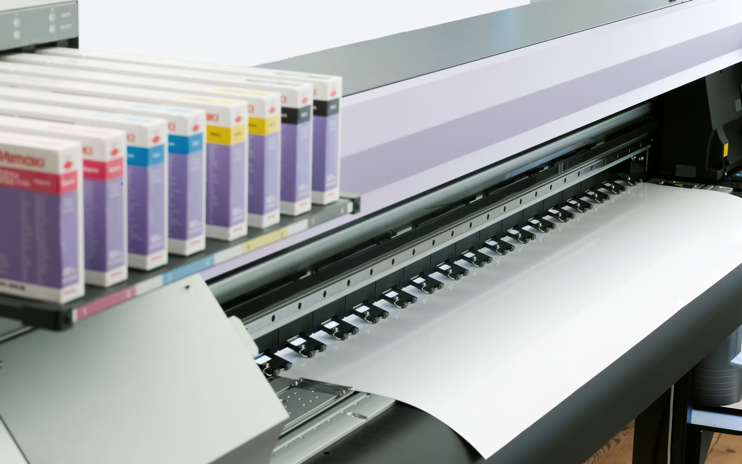 Large industrial printing machine with ink cartridges